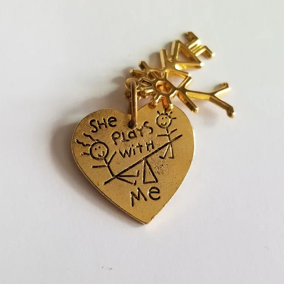 Relisted -My Mommy's special because she plays with me heart pendant - Picture 2 of 7